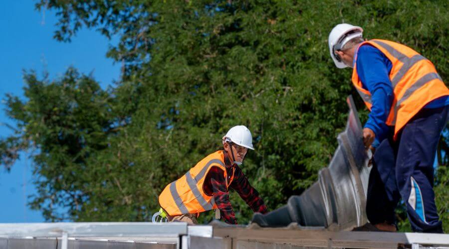 Professional gutter cleaning in Bradley, FL